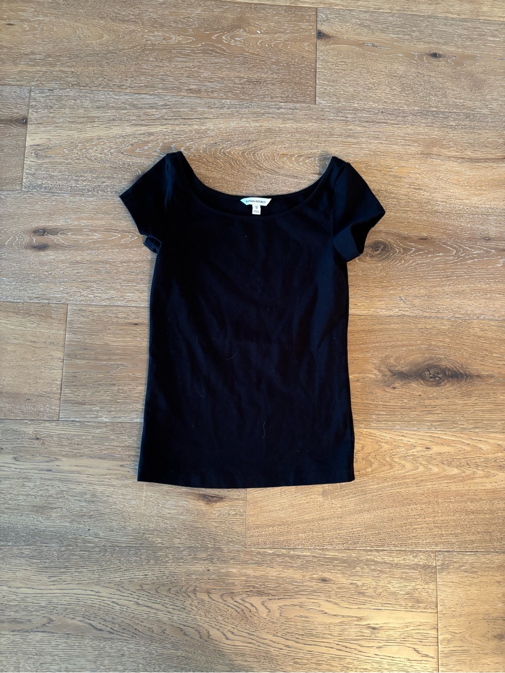 Black Scoop Neck Short Sleeve Top